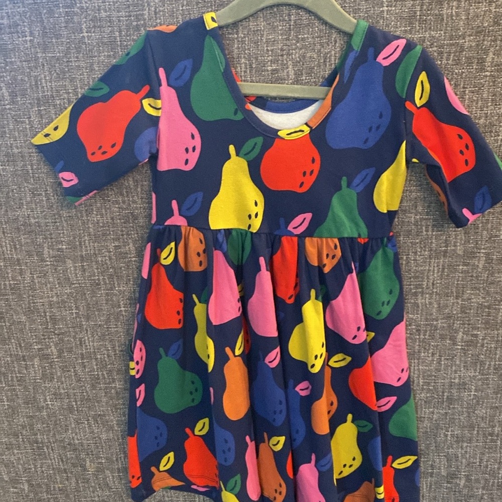 Hanna Anderson 3T (90cm) colorful pear dress. Never worn but wothout tags